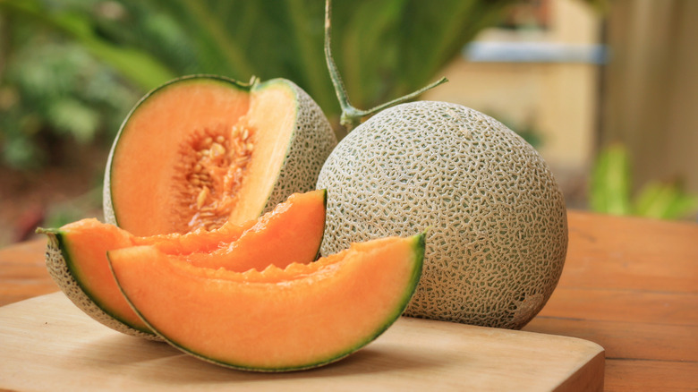 sliced cantaloupe on cutting board