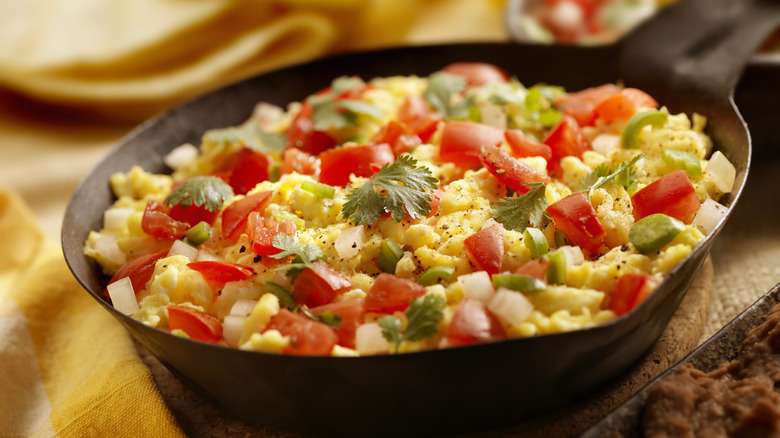 scrambled eggs with vegetables
