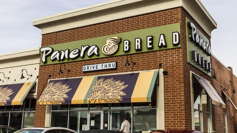 Panera Bread cafe exterior