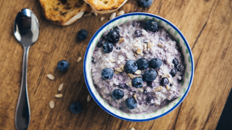 bowl of Oatmeal with bluberries