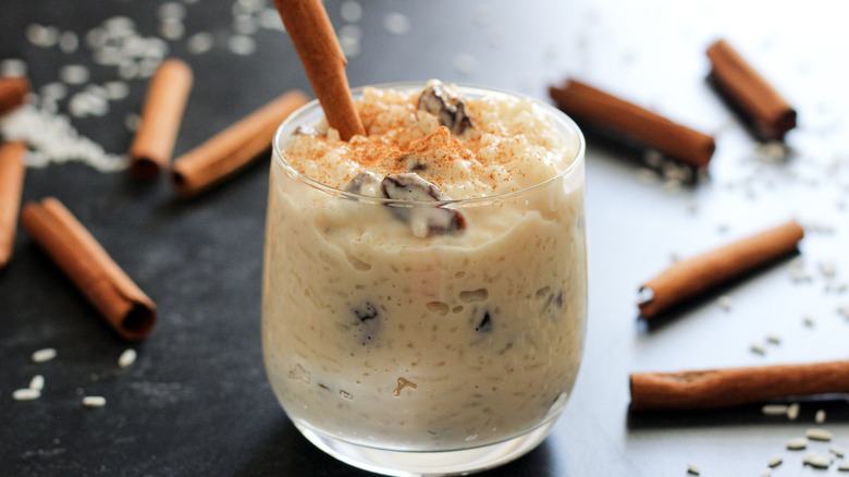 rice pudding with cinnamon sticks