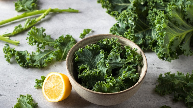 Raw kale in bowl 
