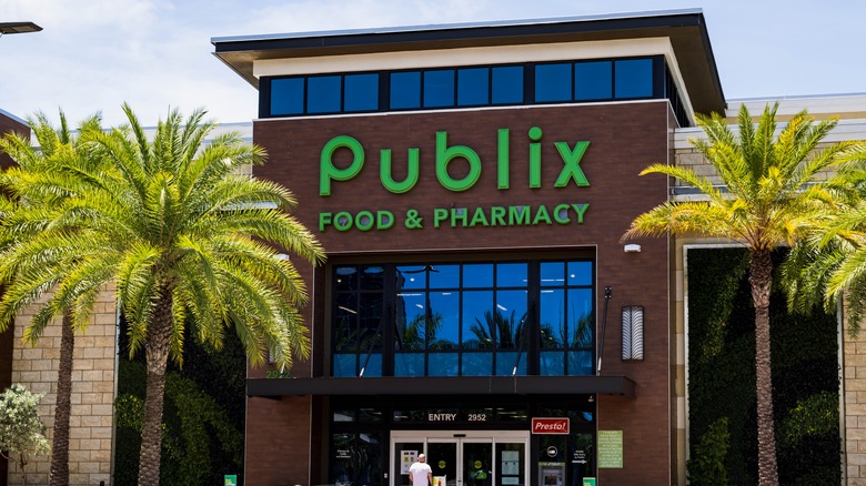Publix store exterior