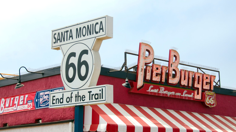 Burger restaurant at west end of Route 66