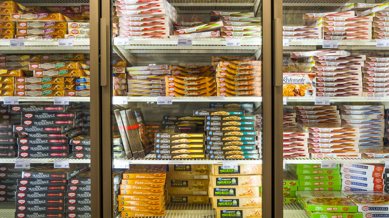 Frozen pizzas on shelves