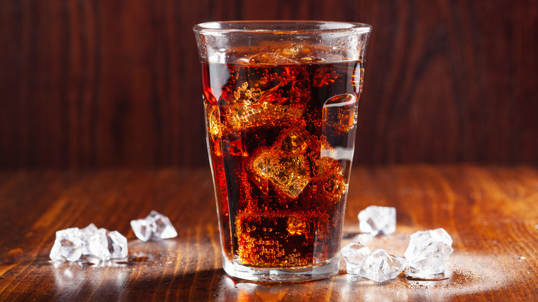 glass of coca-cola with ice